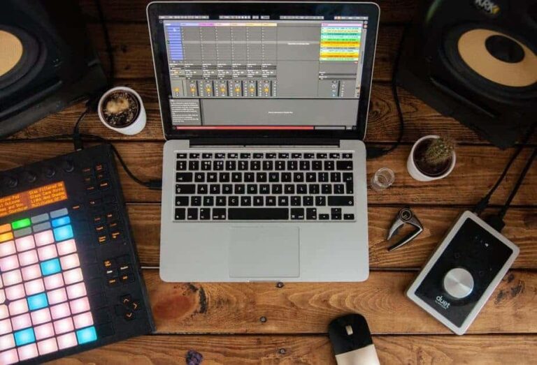 Blog_2_Image_-_Top_Home_Recording_Studio_Essentials_that_Beginners_Must_Have